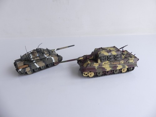 Militaire 2 chars - /,